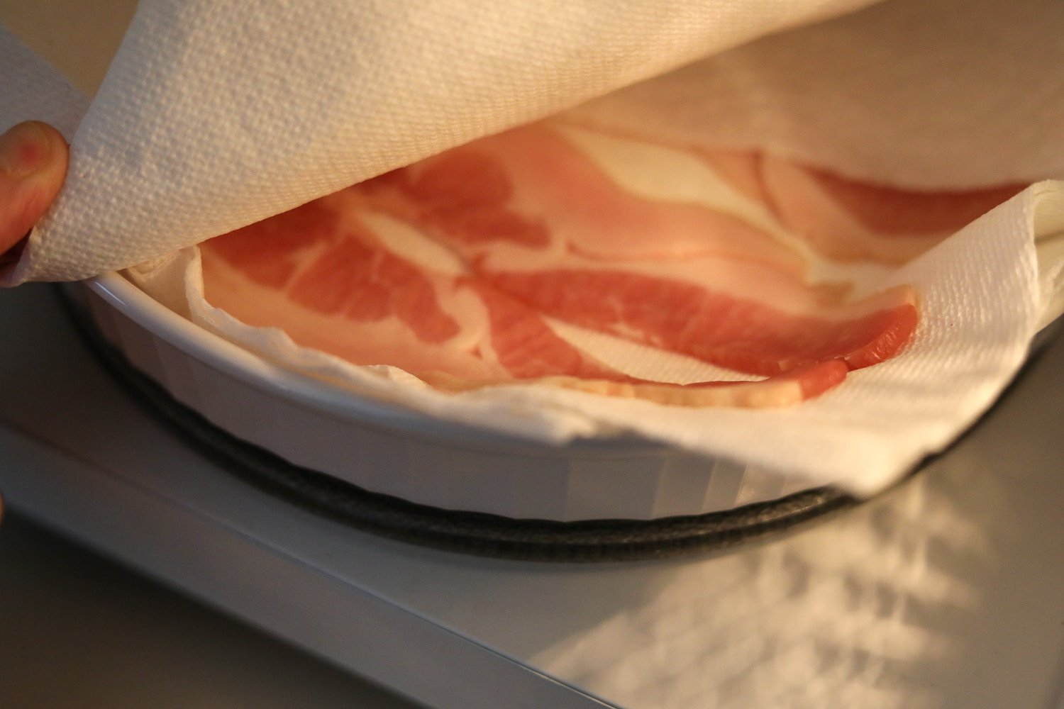 bacon on a glass plate in the microwave