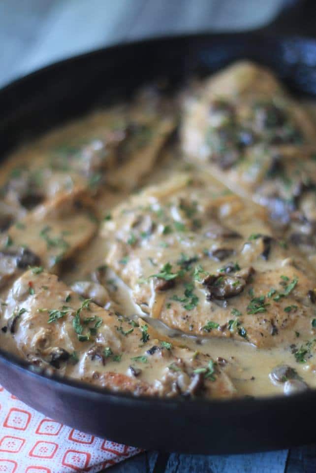 low carb chicken and mushroom gravy in a pan
