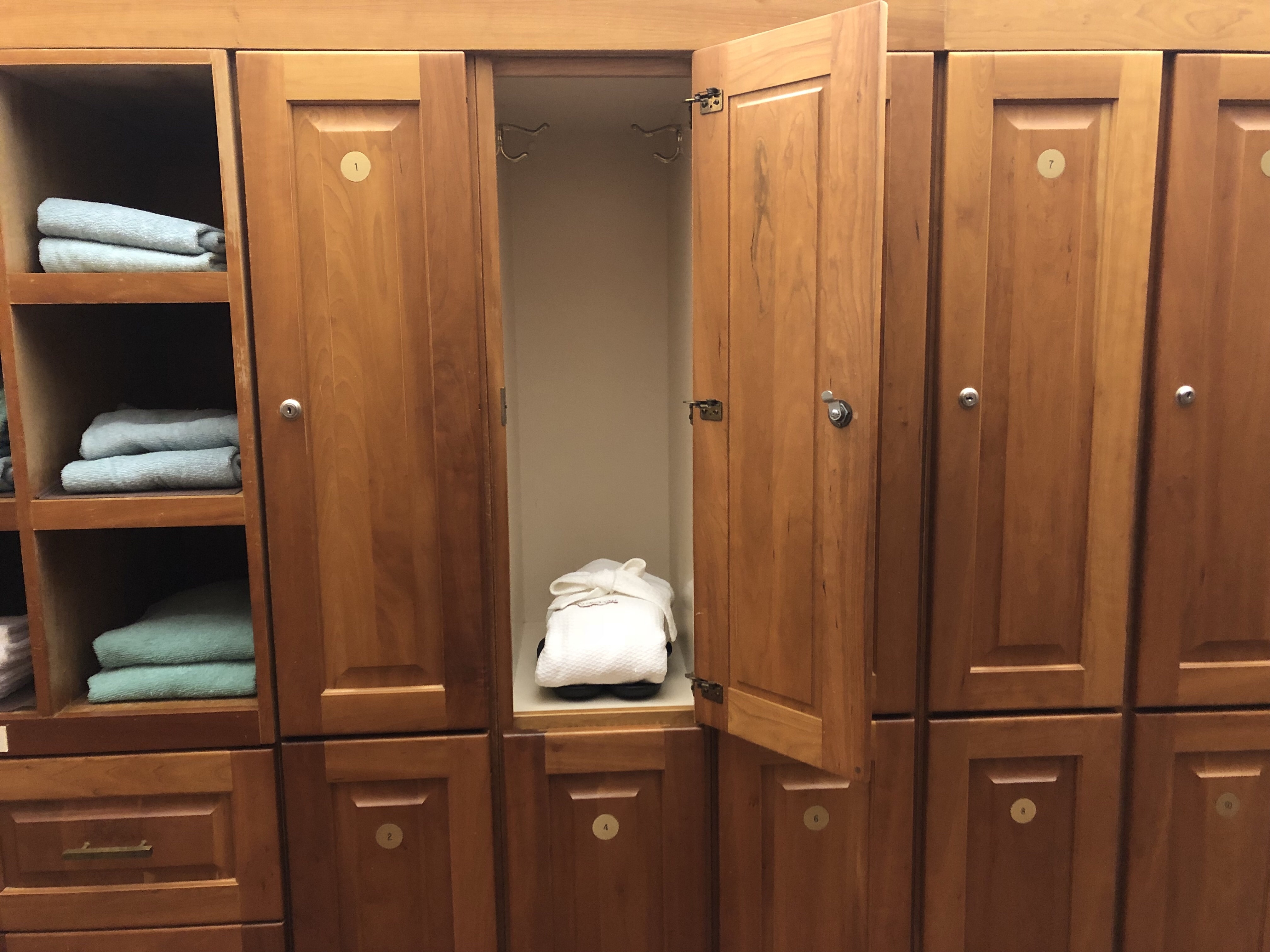 Chattanoogan hotel lockers in spa