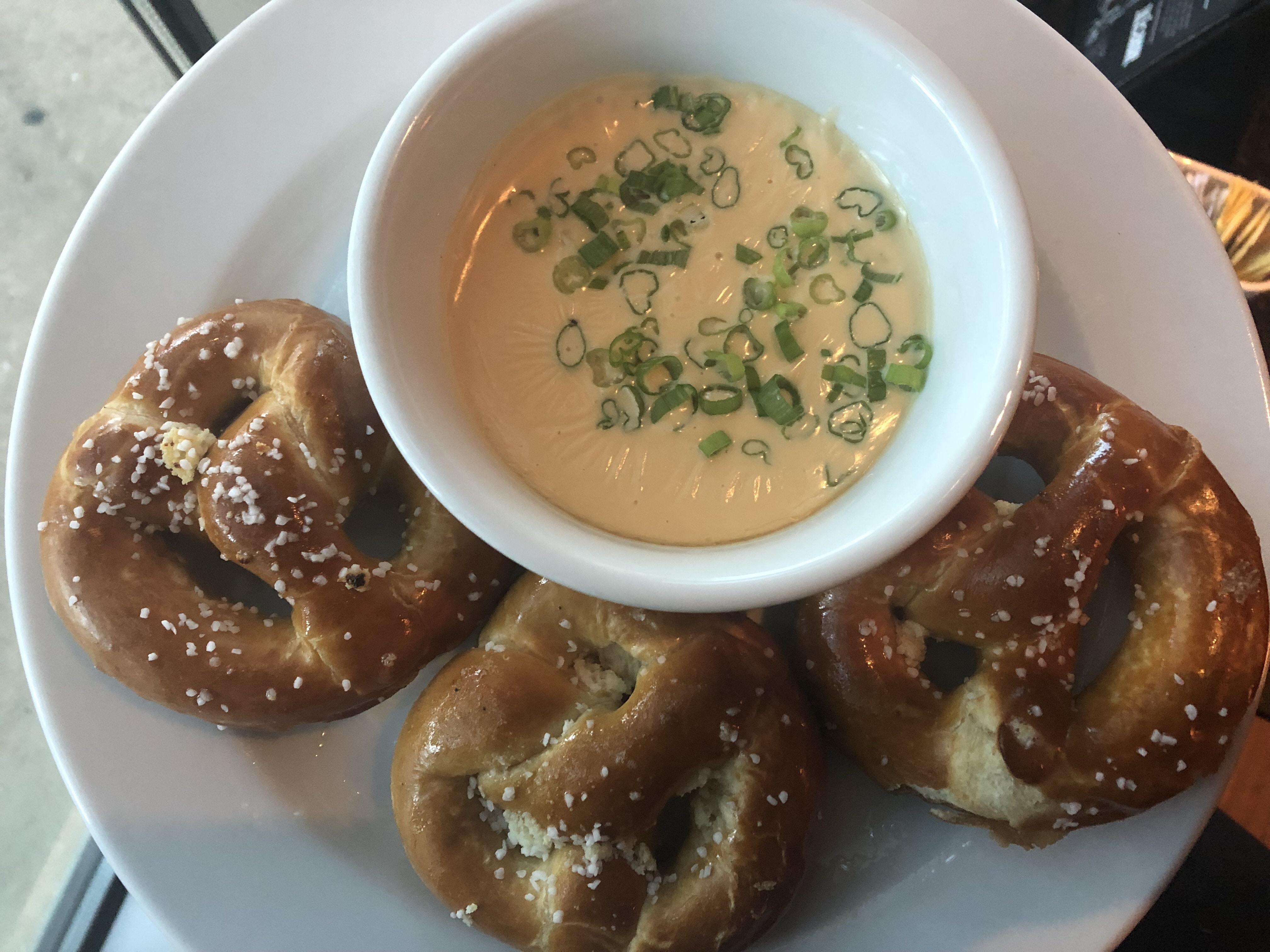 Chattanoogan hotel restaurant pretzels