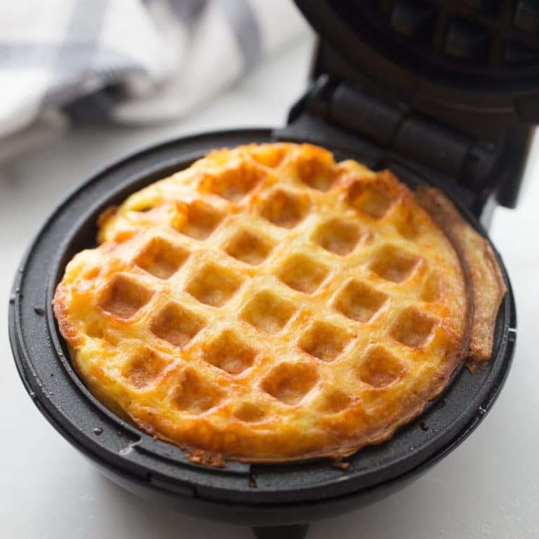 Easy Keto Chaffle Recipe – Crispy Low-Carb Waffles