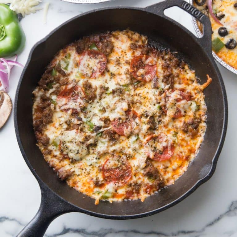 Mouthwatering Keto Crustless Pizza Bake – Quick Low Carb Recipe for Cast Iron Skillet